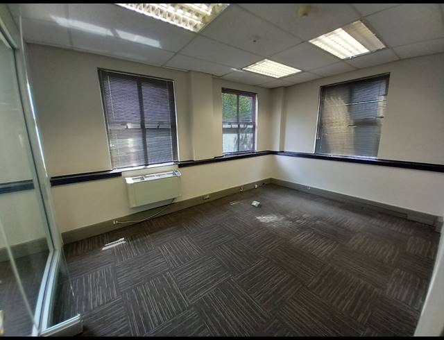 559M² OFFICE TO LET IN BRYANSTON